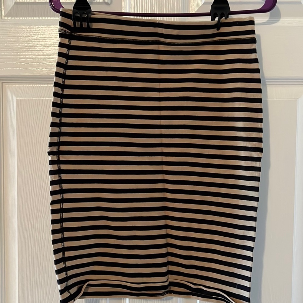 Old Navy black and beige stripe pencil skirt